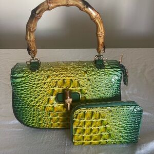 Top quality handbag, 2 piece, alligator pattern.